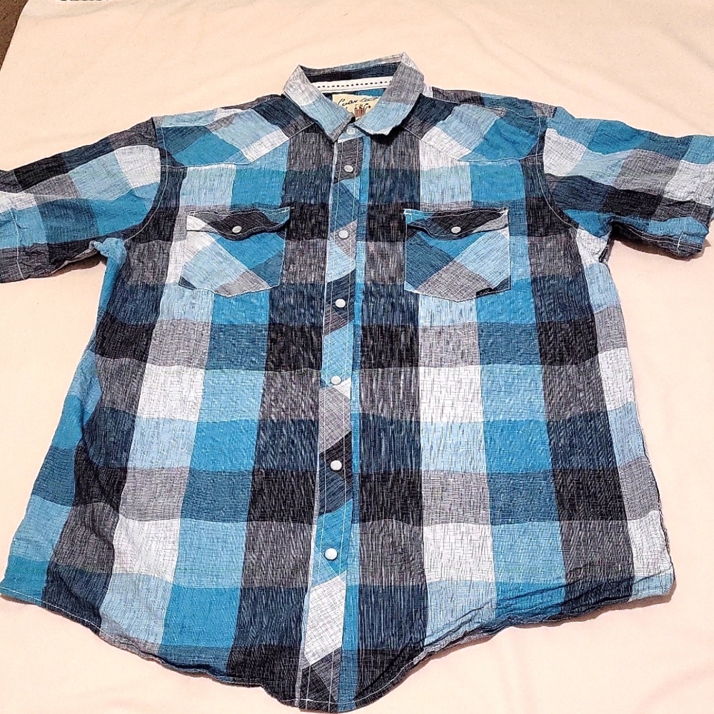 - Short Sleeve, Plaid XL Men's Shirt